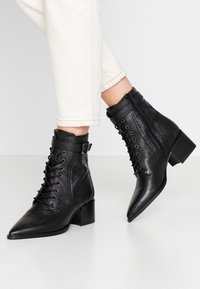 Zign Stivaletti stringati - black