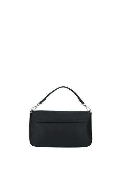 Bolso de mano de cuero negro con forma rectangular plana. Presenta un asa superior única y un bolsillo frontal con cremallera. Textura suave, diseño minimalista.
