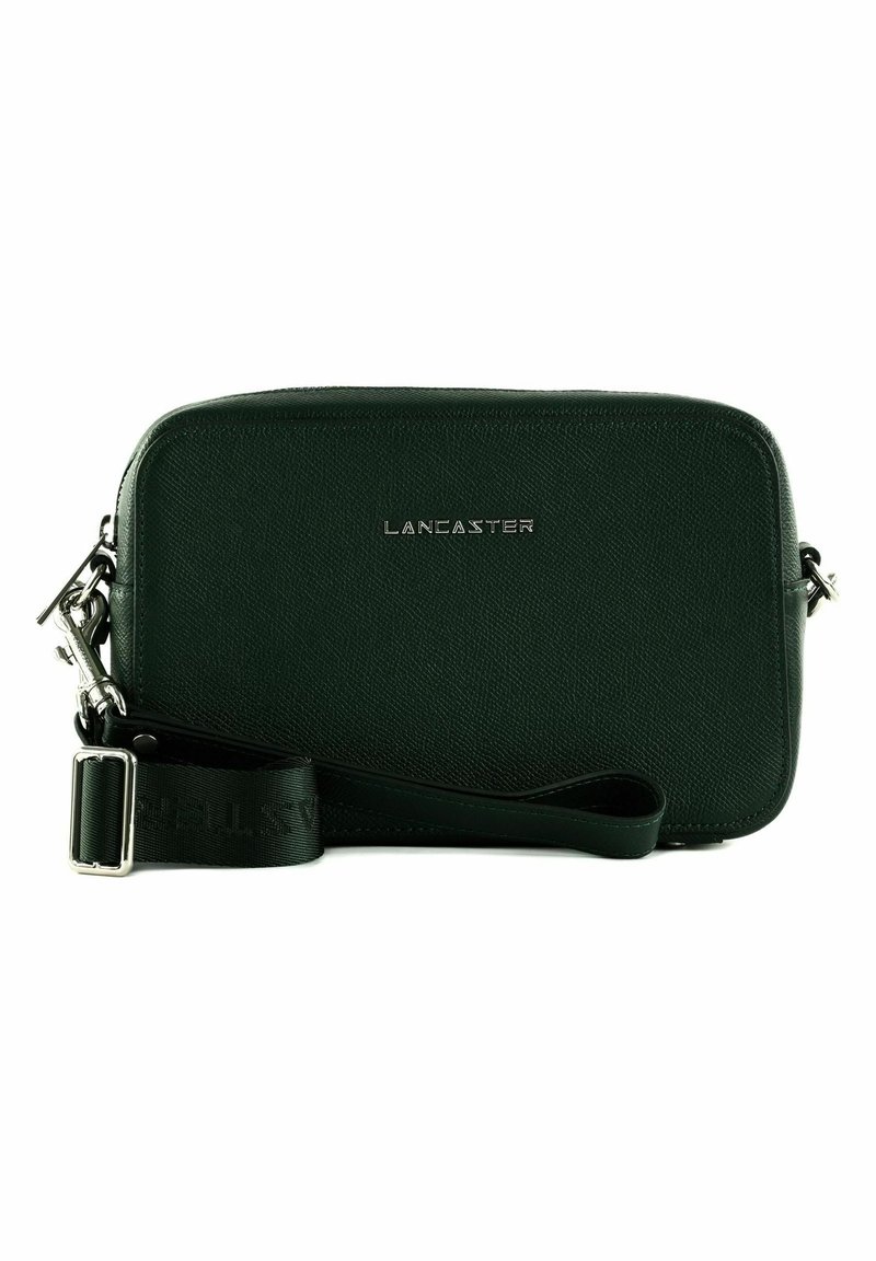 Borsa a tracolla verde in pelle con superficie testurizzata, hardware argentato e tracolla regolabile. Presenta il logo "Lancaster" in rilievo sul fronte.