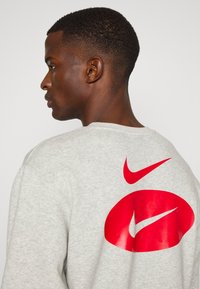 Nike Sportswear CREW - Camisola - grey heather