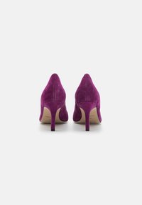 Tamaris Klassiske pumps - purple