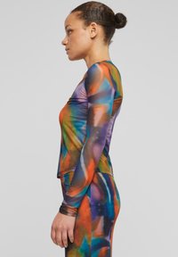 Urban Classics AOP LONGSLEEVE - T-shirt à manches longues - multicolorreflection