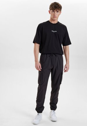 LIGHTWEIGHT - Pantalon cargo - black