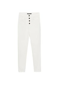 Pantalones de denim blancos con una forma ajustada, cintura alta y cierre delantero de cinco botones. Presentan dos bolsillos delanteros, un dobladillo deshilachado y una textura suave.