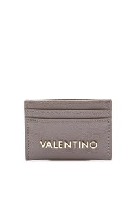 Cardholder din piele texturată gri cu logo-ul auriu "VALENTINO", având multiple sloturi pentru carduri pe partea din față pentru acces facil.