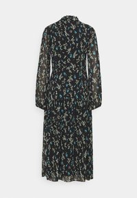 Robe midi noire à manches longues avec col montant, ornée d'un petit motif floral blanc et bleu et d'un détail de jupe froncée.