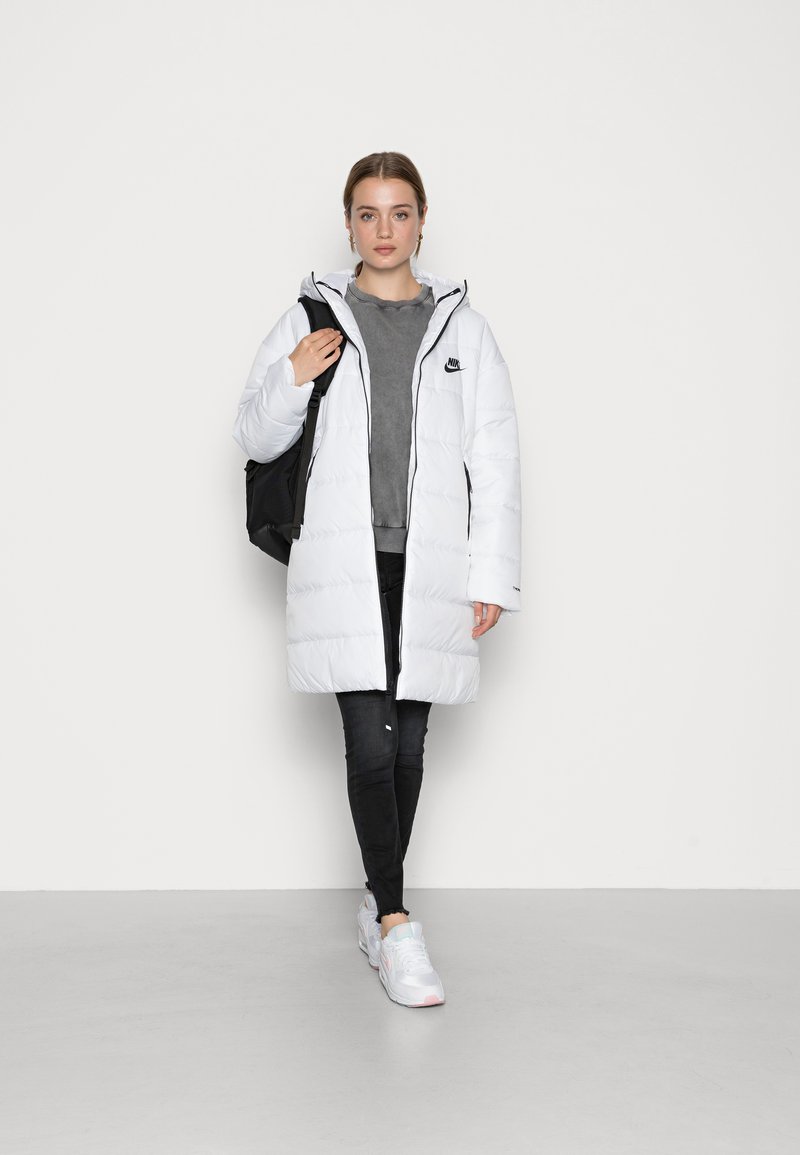 Damen Parkas | Nike Sportswear CLASSIC Wintermantel white/black/weiß - DV12143 Damen Parkas | Nike Sportswear CLASSIC Wintermantel white/black/weiß - DV12143