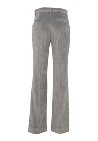 Pantaloni in corduroy grigio con forma svasata, caratterizzati da una texture a righe verticali, due tasche posteriori e una vita per una vestibilità comoda.