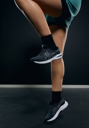 ASICS GT 2000 10 - Hardloopschoenen voor op de weg - black/white