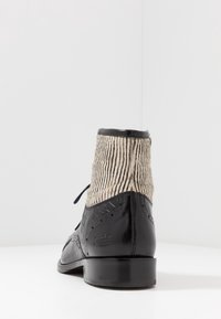Melvin & Hamilton Nauhalliset nilkkurit - black