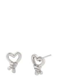 Pendientes de aro en forma de corazón de plata con un diseño de bucle retorcido. Textura suave, acabado pulido y un cierre de poste seguro.