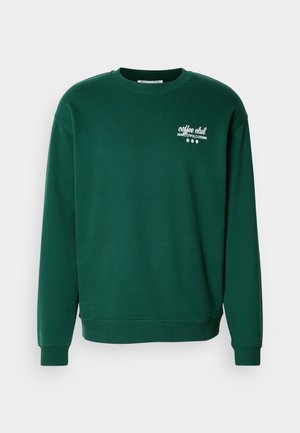 Mørkegrønn crewneck sweatshirt med hvit tekst "coffee club MARC O'POLO DENIM" og kaffebønnemotiver på venstre bryst.