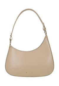 Sac à main en cuir beige avec un design courbé, une bandoulière unique et des finitions dorées. Présente une texture lisse et un logo à la base.