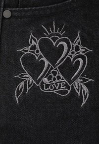 Ed Hardy TRIPLE HEART JORTS  - Shorts vaqueros - black