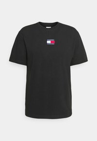 Černé bavlněné tričko s krátkým rukávem, s malým vyšitým logem "TOMMY JEANS" v modré, červené a bílé barvě na hrudi. Klasický kulatý výstřih.