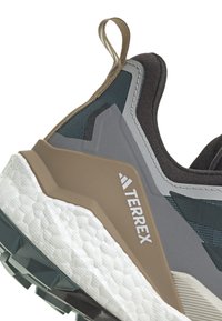 Adidas Terrex FREE LOW - Outdoorschoenen - preloved teal   aurora ivy   grey three