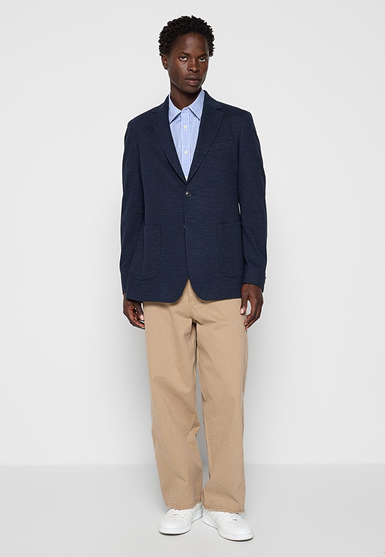 SLIM FIT