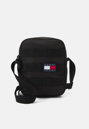 Tommy Jeans SKATER BOY REPORTER UNISEX - Borsa a tracolla - black