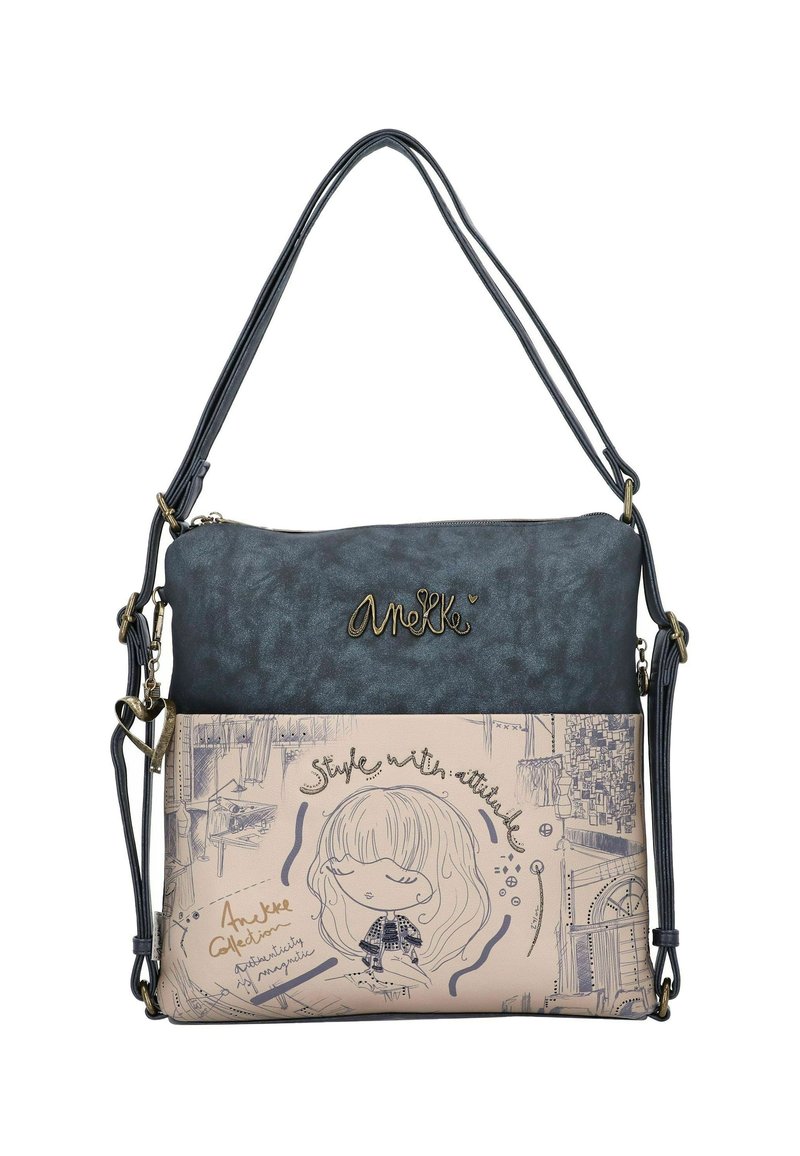 Mehrfarbige Schultertasche mit einem dunkelblauen Oberteil, beiger unterer Sektion, die ein illustriertes Design zeigt, und Beschlägen in goldfarbener Ausführung.