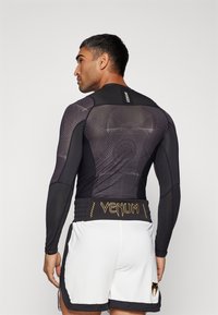 Venum AIR RASHGUARDS  - Langærmet T-shirt - deep black/desert sand