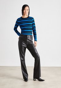 DKNY BOREUM PANTS - Nadrágok - black