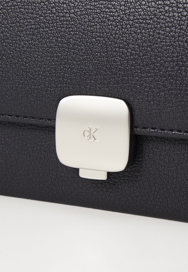 FORGED CHAIN FLAP BAG - Cross body bag2