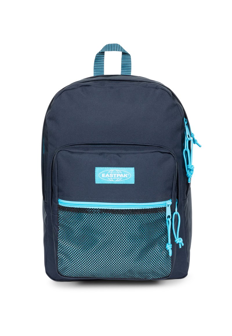 Zaino blu navy con un compartimento principale, una tasca frontale in rete e cerniere azzurro chiaro. Presenta una maniglia a strisce per un facile trasporto.