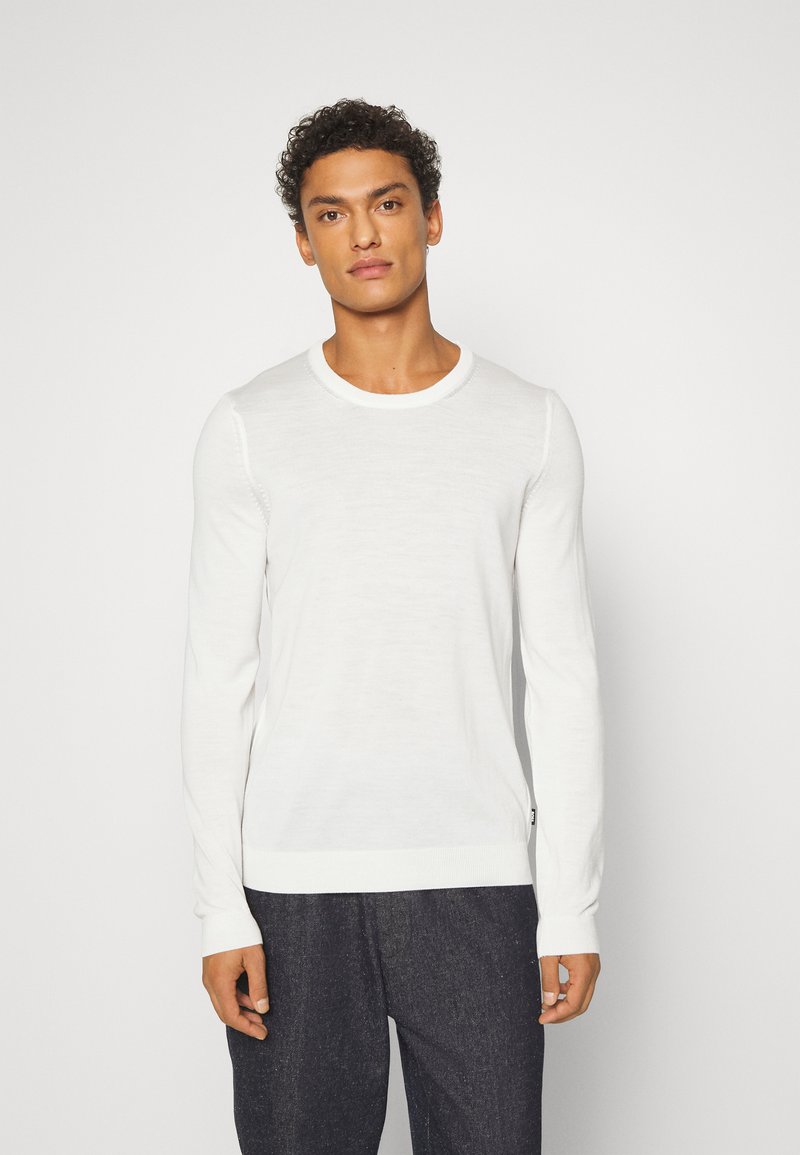 White long-sleeve sweater in a lightweight knit material, featuring a crew neckline, ribbed cuffs, and a straight hem.