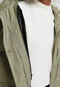 Bershka Allvädersjacka - khaki