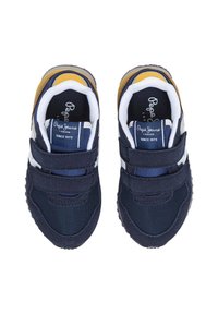 Jūras zilas un dzeltenas bērnu kurpes ar acs un zamšādas augšdaļu, lipīgām siksnām, baltiem akcentiem un gumijotu zoli. Atzīmētas ar "Pepe Jeans."