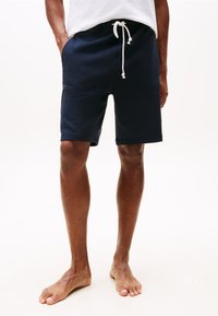 Tommy Hilfiger - ESSENTIALS LOUNGE TRACK SHORT - Pantaloni del pigiama - desert sky Immagine in miniatura 1