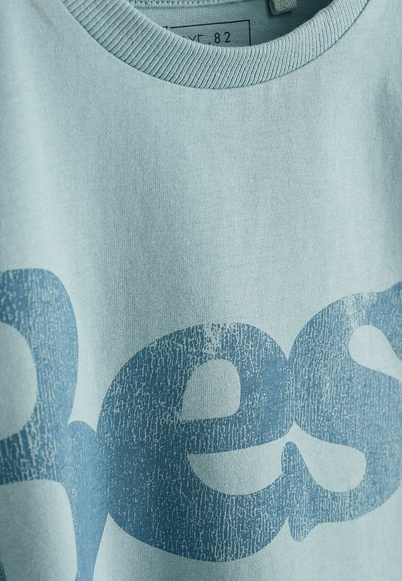Kinder T-Shirts | Next SHORT SLEEVE T-Shirt print soft blue/blau - JV42562 Kinder T-Shirts | Next SHORT SLEEVE T-Shirt print soft blue/blau - JV42562
