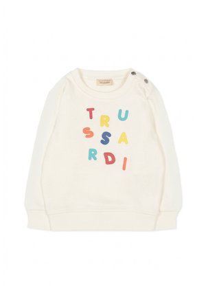 Maglione a maniche lunghe color crema per bambini piccoli con lettere colorate sparse che formano la parola "Trussardi" e bottoni a pressione su una spalla.