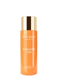 Vitamin C oplysende tonic i en blank orange flaske med et guld låg. Har fet skrift i hvidt, der viser produktnavn og detaljer.