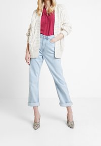 More & More Blus - pink