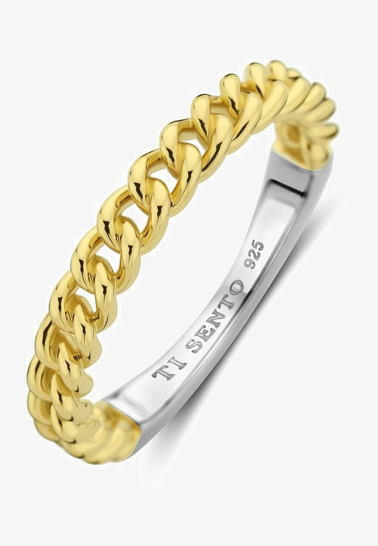 Vergoldeter Kettenring mit einer glatten, polierten Silberband. Enthält die Gravur des Markennamens und der Silberreinheit im Inneren.