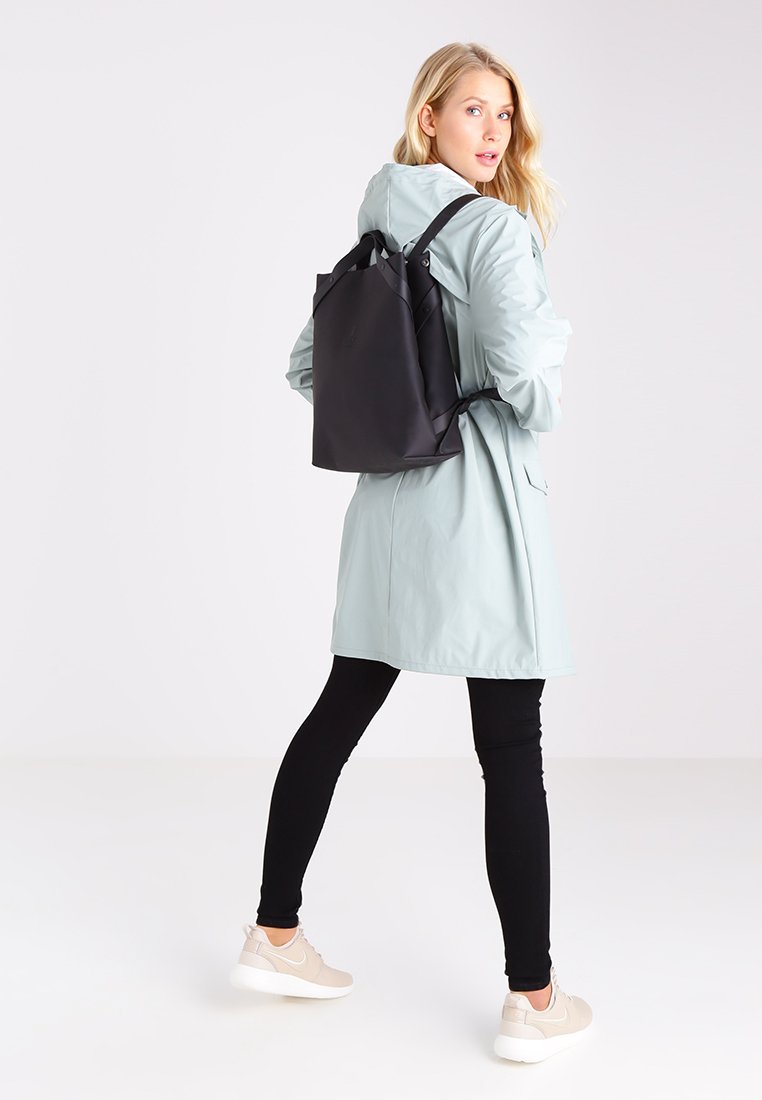 rains shift bag black