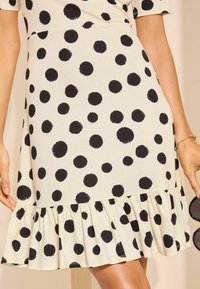 Friends Like These Jerseyklänning - beige