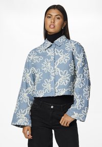 Pieces PCLIBBEY SHIRT JACKET  - Jakna iz džinsa - medium blue denim