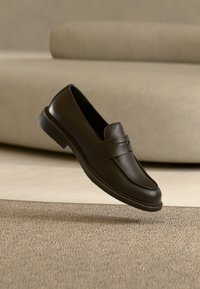 Sélectionné, dark brown