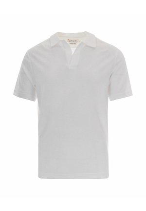 Polo bianca a maniche corte con colletto e scollo a V, mostrata su uno sfondo bianco semplice.