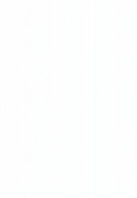 To mænd iført headset med mikrofoner står over for hinanden i et radiostudie og taler ind i store professionelle mikrofoner.