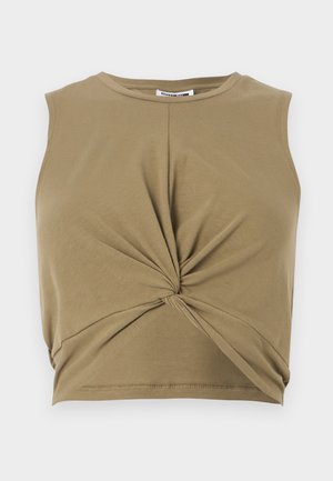 Khaki bezrękawnik w formie crop topu, wykonany z miękkiego materiału, z przodem w formie skrętu i okrągłym dekoltem, zapewniający dopasowany krój.
