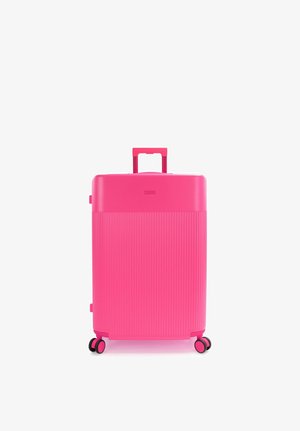 Felroze harde koffer met een getextureerd onderste helft, vier dubbele zwenkwielen en een uitschuifbare telescopische handgreep.