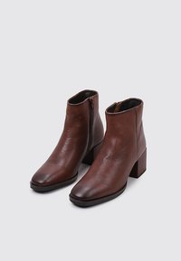 Sandra Fontán DAY - Classic ankle boots - camel