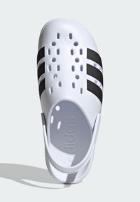 adidas Sportswear ADILETTE - Dreváky - cloud white   core black   cloud white