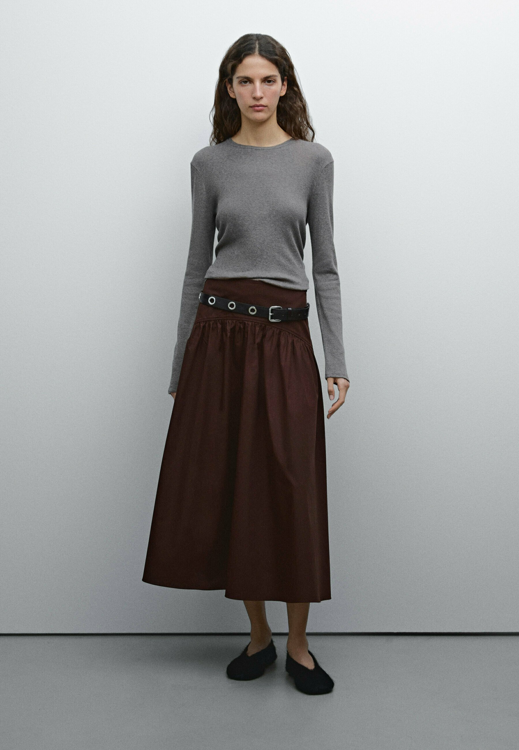 【Massimo Dutti】Long pleated skirt with embroidered detail 05204567710-o6.jpg?ts=