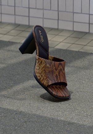 SOPHIA - Mules med hæl - brown/multi-coloured