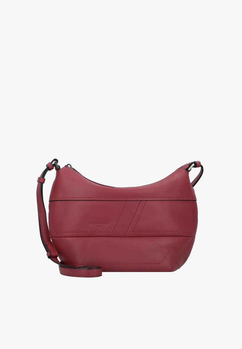 Borsa a spalla in pelle rossa con forma arrotondata, caratterizzata da dettagli geometrici cuciti e una tracolla staccabile per maggiore versatilità.