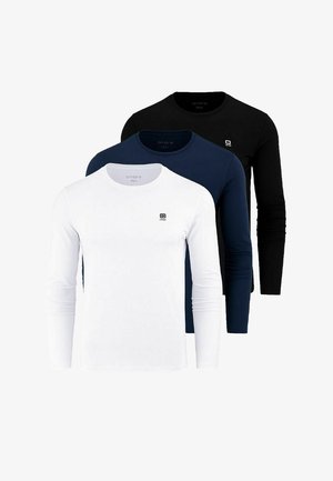 Drei Langarm-T-Shirts in Weiß, Marineblau und Schwarz. Hergestellt aus weichem Stoff mit Rundhalsausschnitt und einem kleinen Logo auf der Brust.
